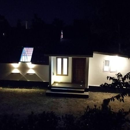 Farmstay In ചില്ലുകൂടാരം At Les Domki Et Al. バガモン エクステリア 写真
