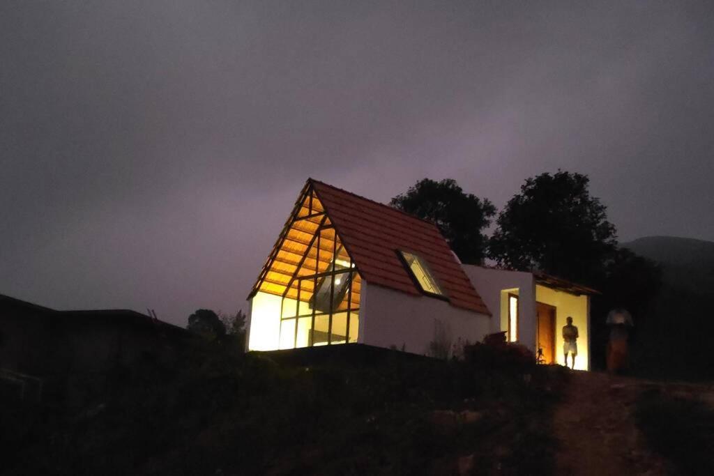 Farmstay In ചില്ലുകൂടാരം At Les Domki Et Al. バガモン エクステリア 写真