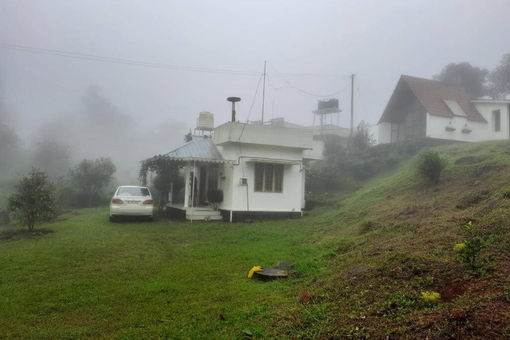 Farmstay In ചില്ലുകൂടാരം At Les Domki Et Al. バガモン エクステリア 写真